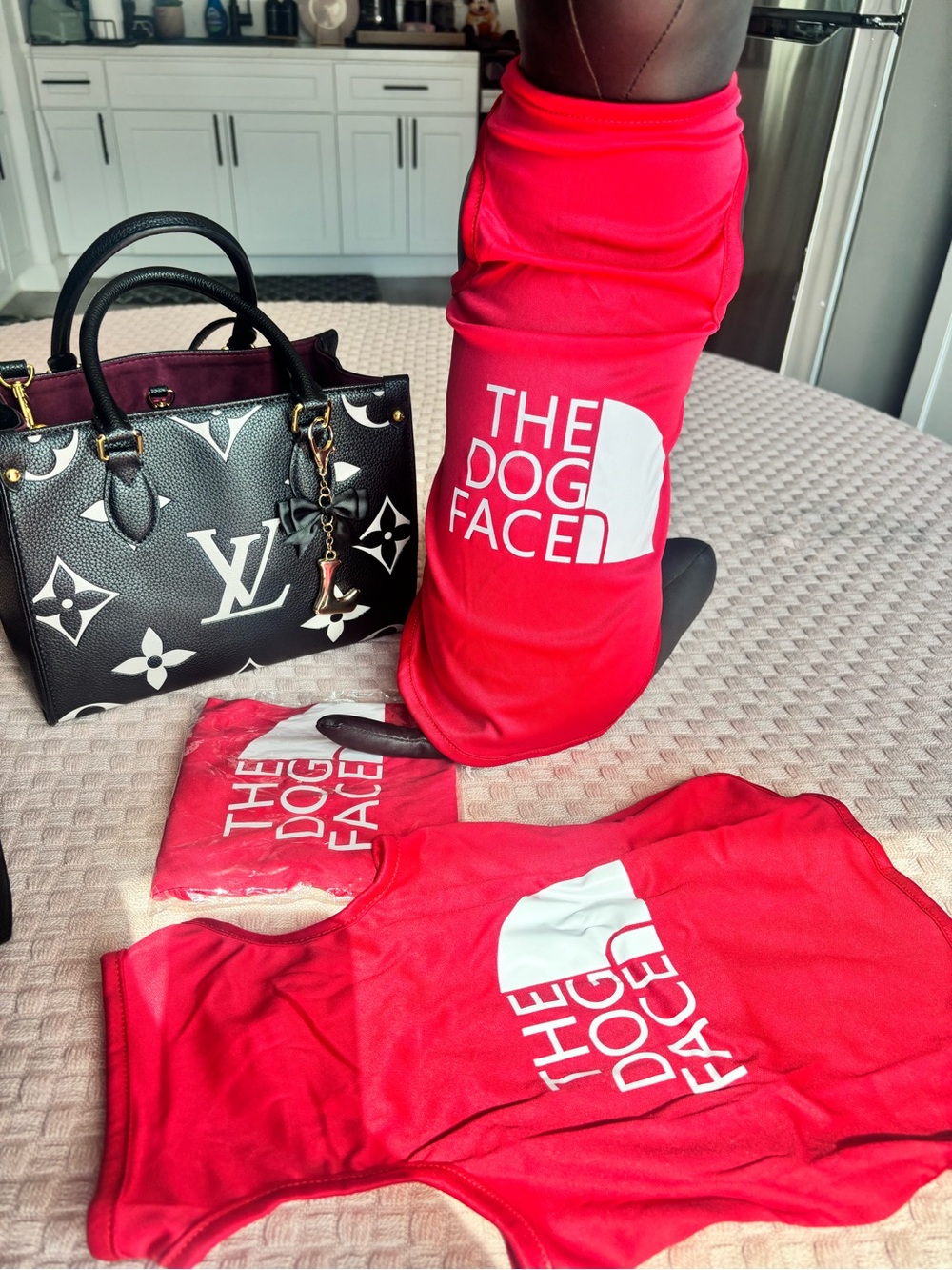 GORGEOUS RED THE DOG FACE TSHIRT X-LARGE SIZE ❗️😍🐾❤️